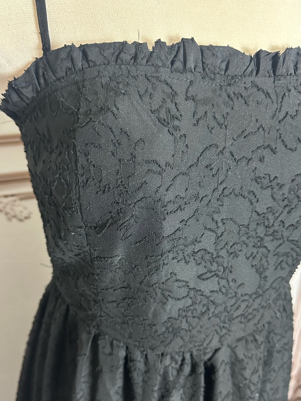 Black Lace-Trim Midi Dress with Spaghetti Straps - Picture 6 of 10